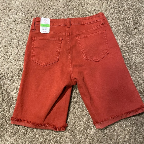 Rust color Bermuda shorts - Picture 2 of 3